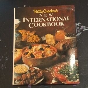 EUC Betty Crocker's New International Cookbook hardcover 1st edition 1989